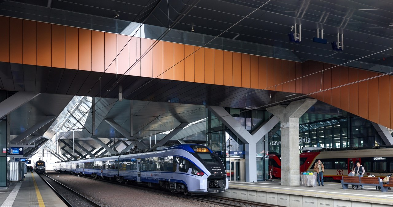 Opóźnienie pociągów po nawałnicy w Warszawie