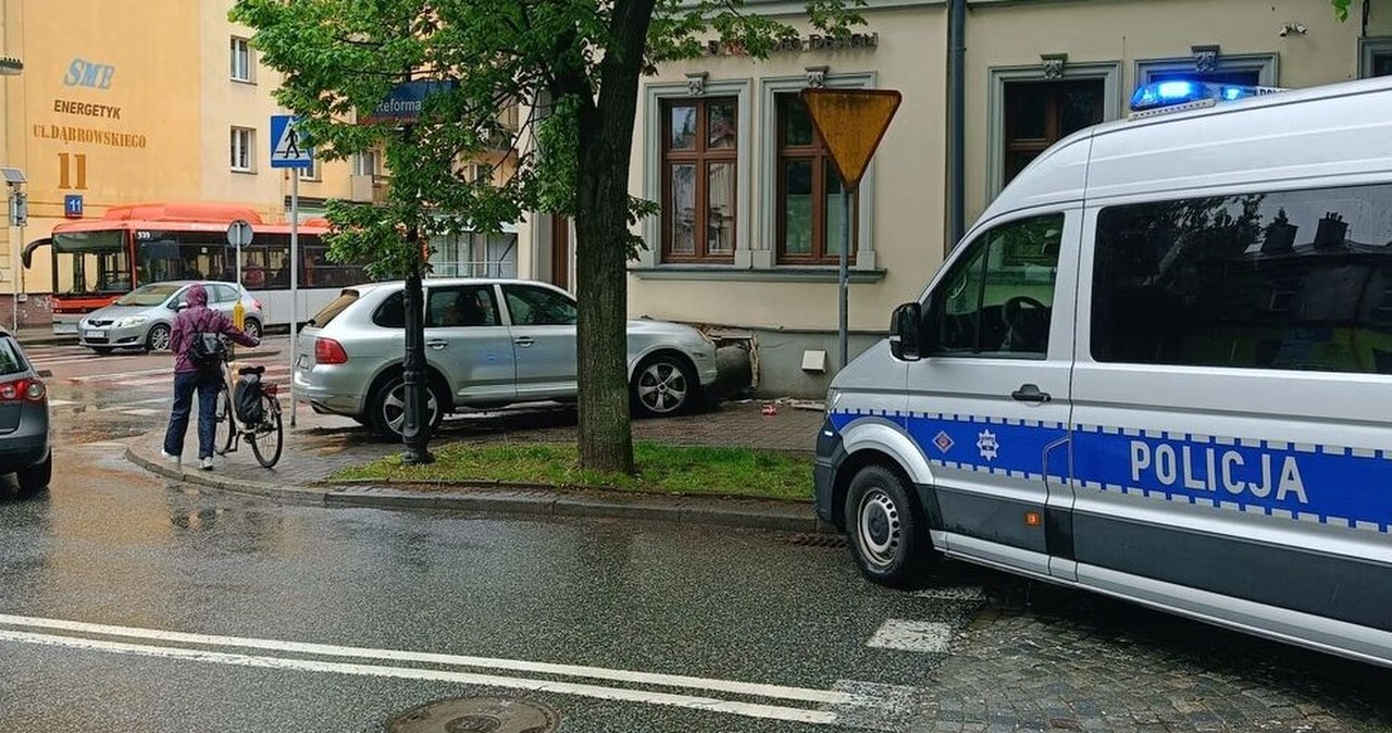 Wjechał Porsche w ścianę budynku. Błyskawiczny wyrok