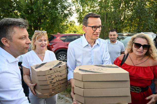Pizza, słoneczna pogoda, Mateusz Morawiecki. Były premier spotkał się z mieszkańcami Jagodna