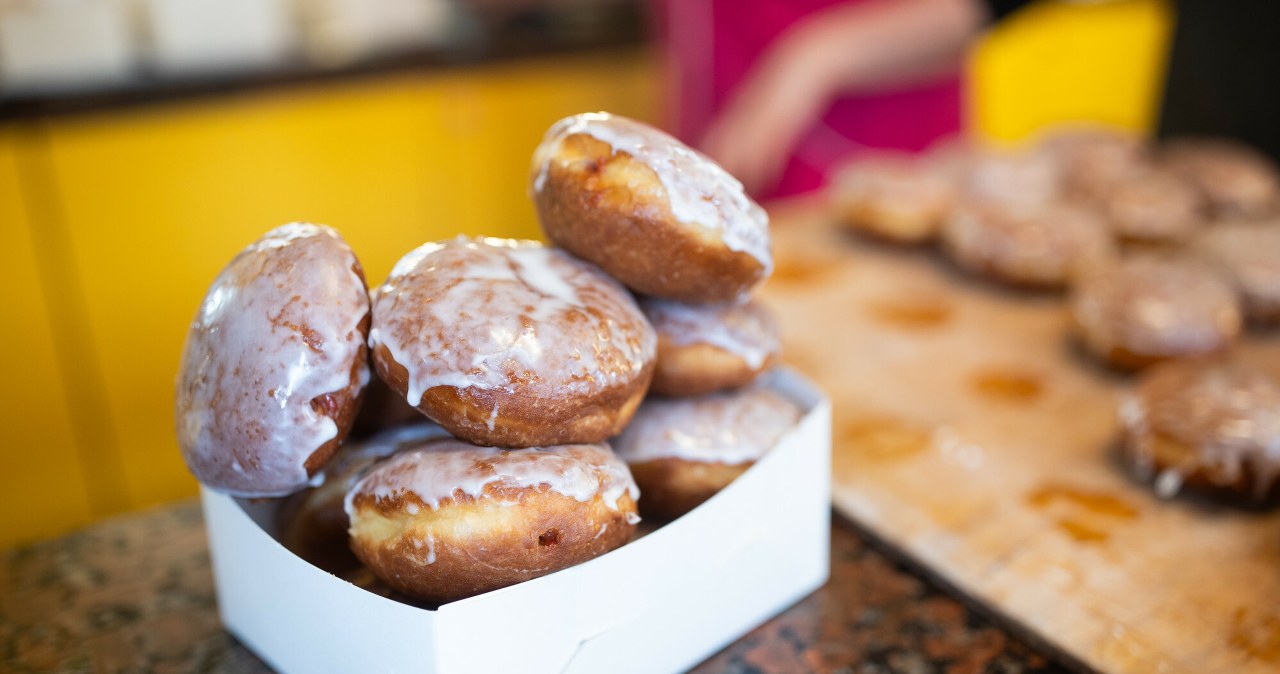 Nawet 40 żółtek i ćwierć kilo masła. "10 zł za pączka najlepszej jakości to cena uzasadniona"