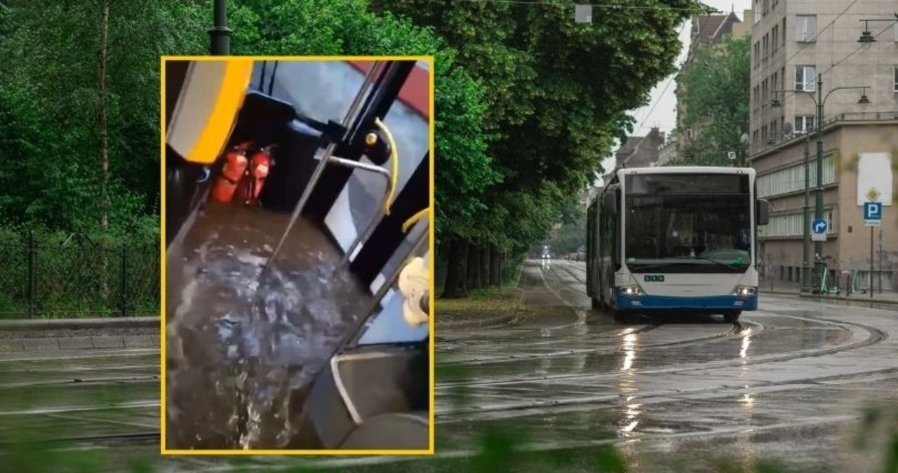 Woda wdarła się do autubusu miejskiego. Niecodzienne sceny