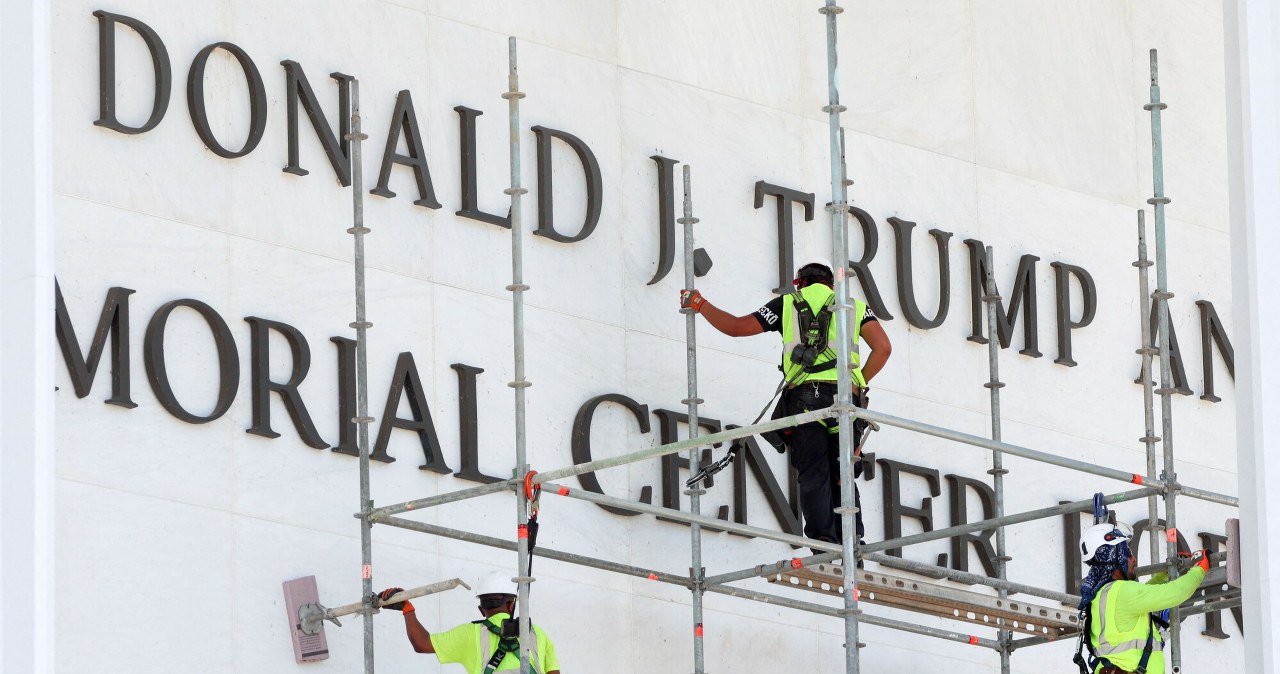 Nazwisko Trumpa znika z Kennedy Center. Co na to sam prezydent?