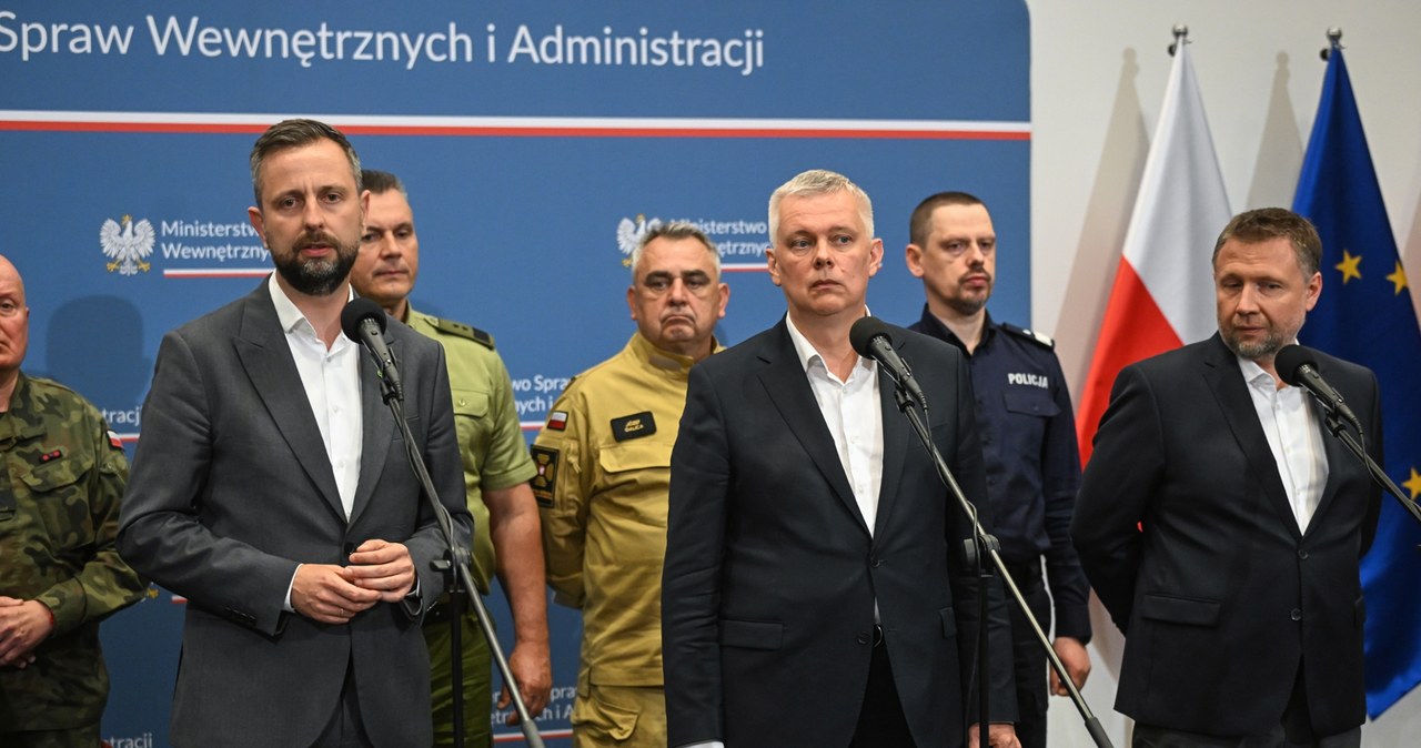 Siemoniak na chwile przed nawałnicą. Mówił o najbliższych godzinach