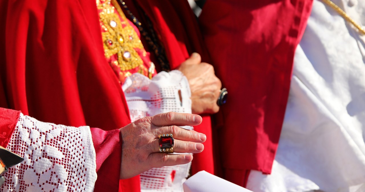 Sukces "Konklawe". Dlaczego opowieść o wyborze papieża stała się takim hitem?