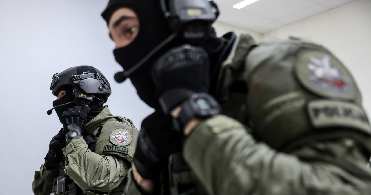 Wielka akcja SG i CBŚP. Gang bezprawnie legalizował pobyt cudzoziemców w Polsce