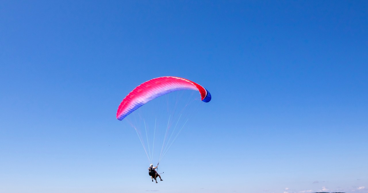 Dramatyczny wypadek paralotniarza. Mężczyzna spadł z klifu