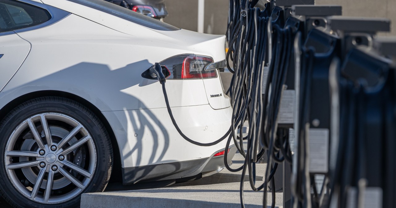 Ceny benzyny poszybowały w górę, więc Holendrzy zaczęli masowo kupować elektryki