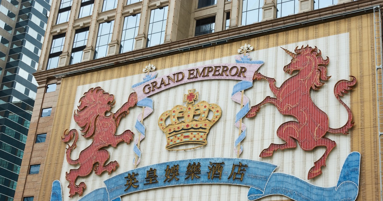 Słynny hotel rozbiera złotą podłogę. Powód? Rekordowe ceny kruszcu