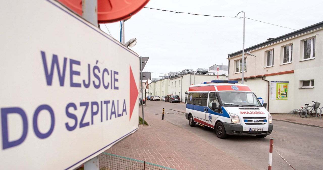 Wypadki na śliskich chodnikach i przystankach. Przepełnione SOR-y w Toruniu