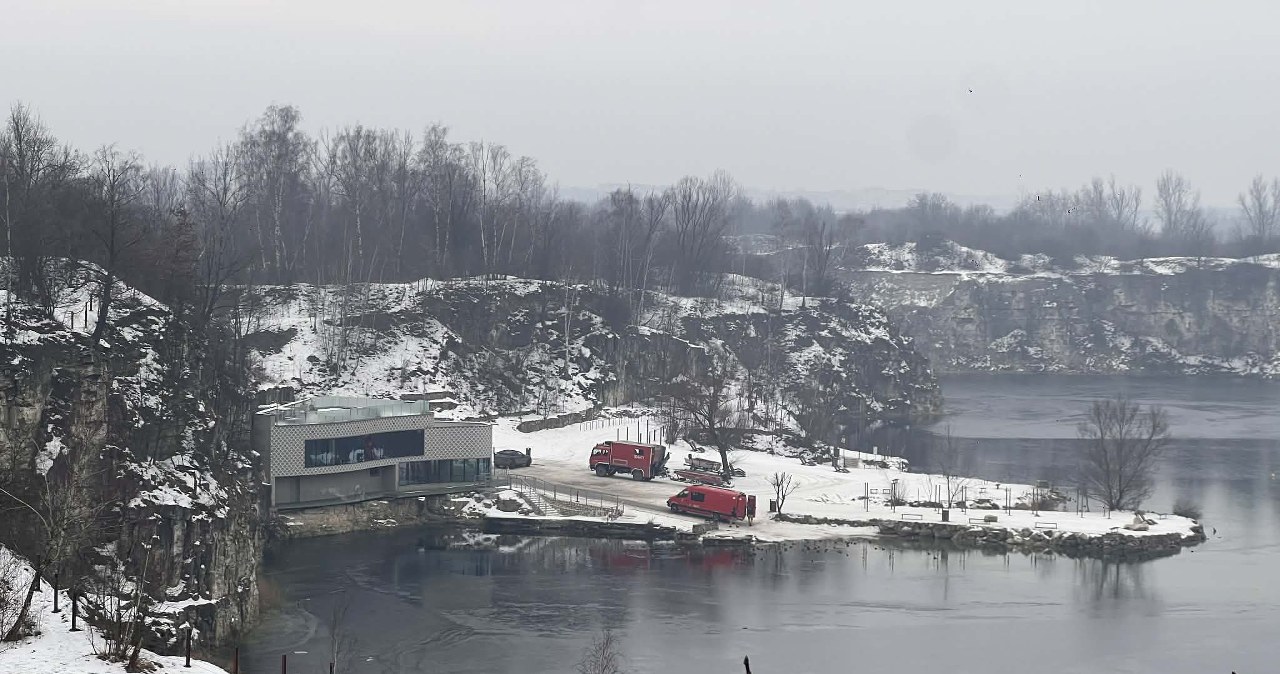 Akcja ratunkowa na krakowskim Zakrzówku. Kobieta utknęła na półce skalnej