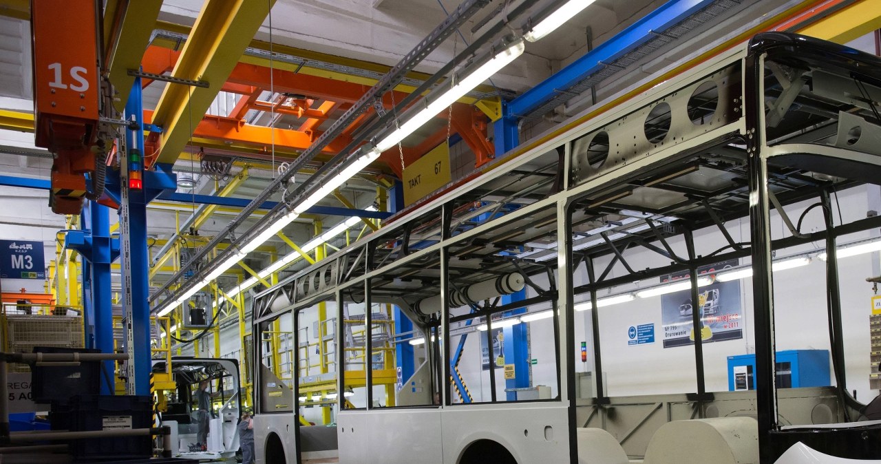 35-latka przygnieciona przez autobus. Śledztwo ws. tragedii w fabryce