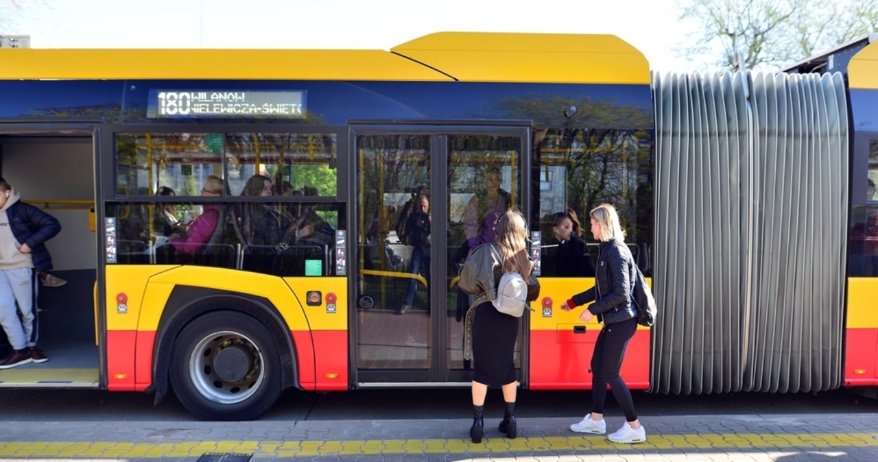 Autobusy do ewakuacji ludności. Warszawa ogłosiła przetarg