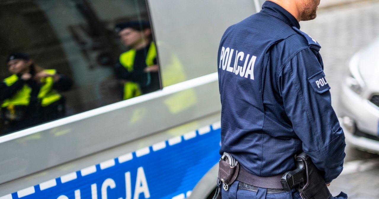 Strzały przed supermarketem i kuriozalna interwencja policji. Rusza śledztwo