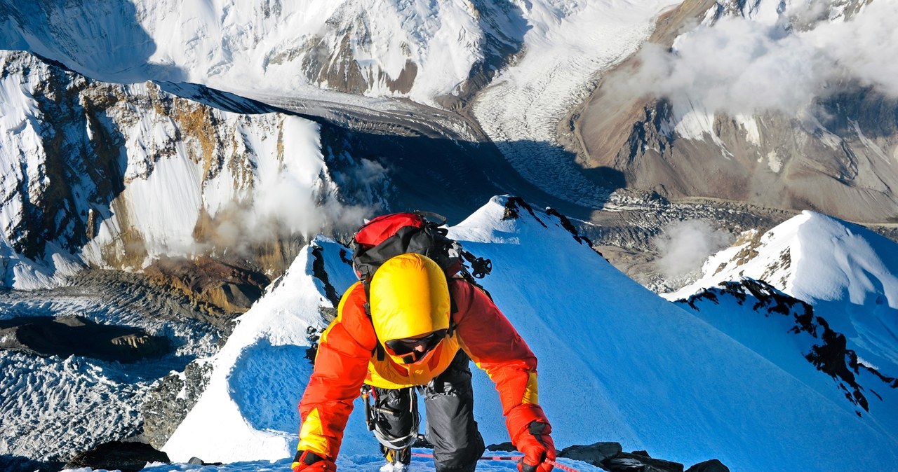 ​Zdobyli Mount Everest w rekordowym czasie. Ich metoda wywołała oburzenie