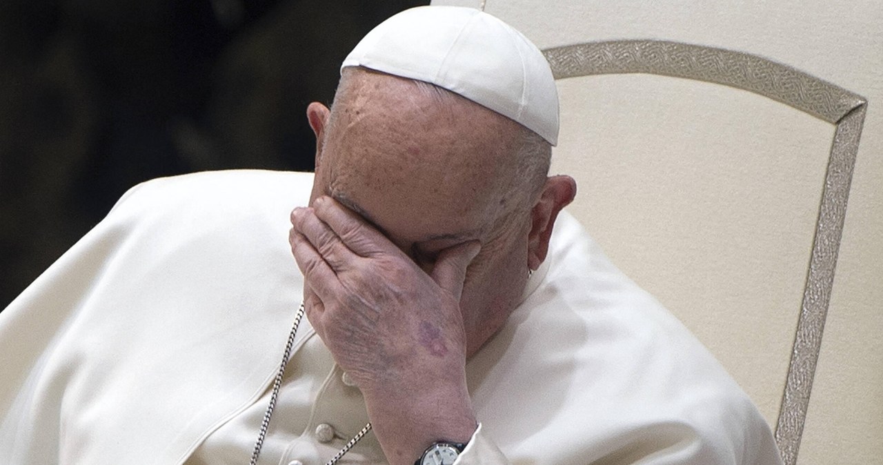 Papież Franciszek trafił do szpitala