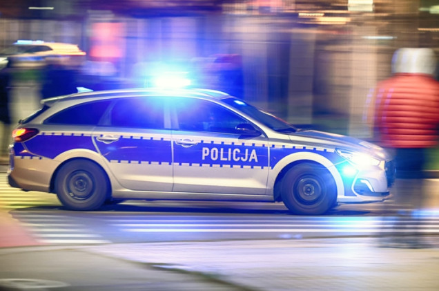 Śmierć 64-latki niedaleko Kielc. Policja szuka jej męża