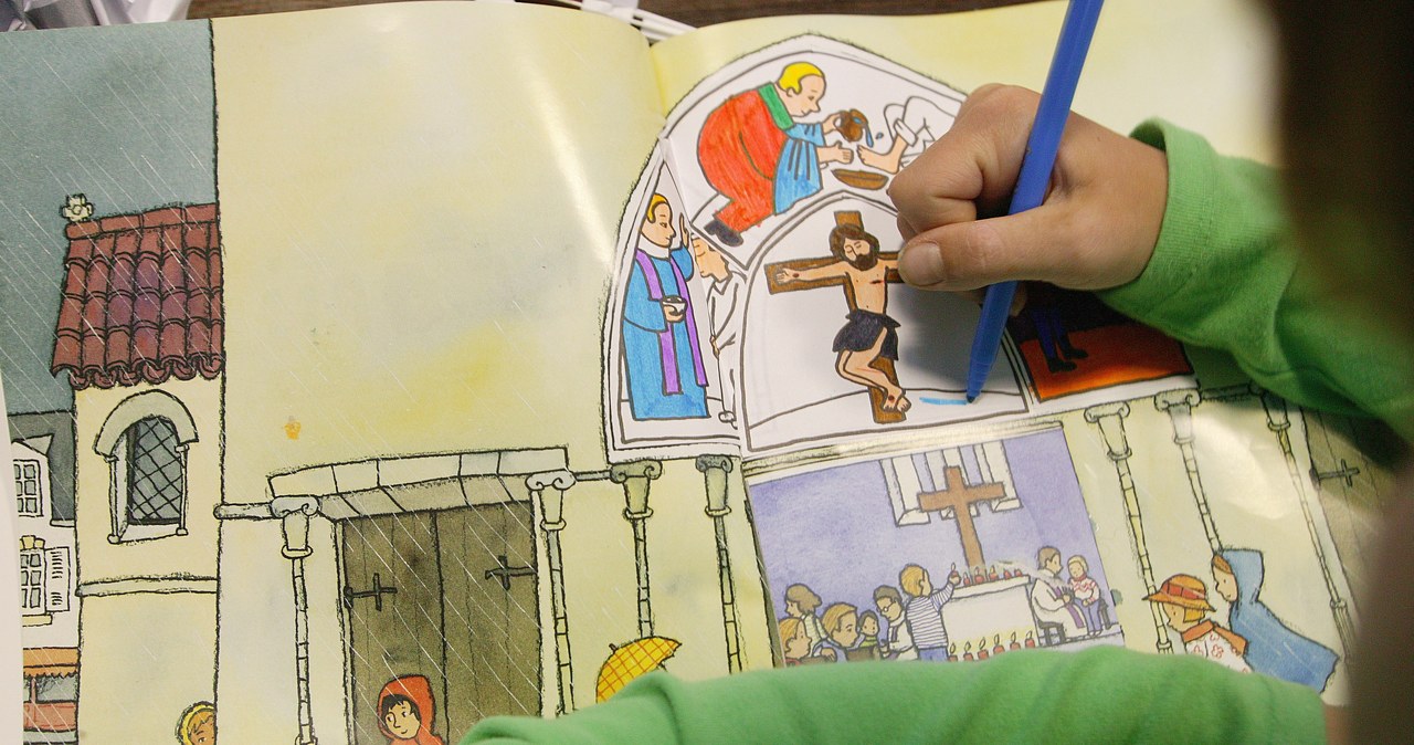 Obowiązkowa religia w szkołach i przedszkolach? Sejm zajmie się projektem katechetów