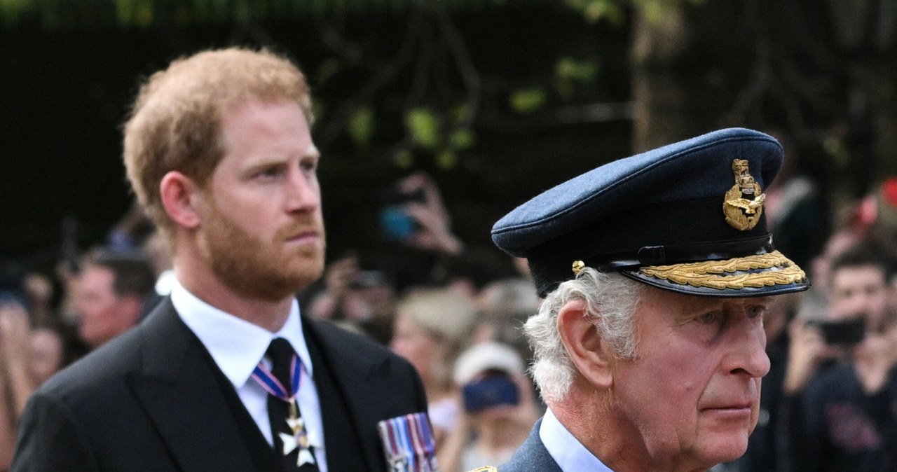 Król szykuje wielkie pojednanie z Harrym? Kulisy tajnych planów pogrzebu monarchy