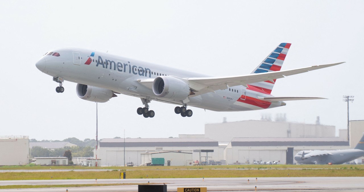 Wysłali do Neapolu za duży samolot. Kuriozalna wpadka American Airlines