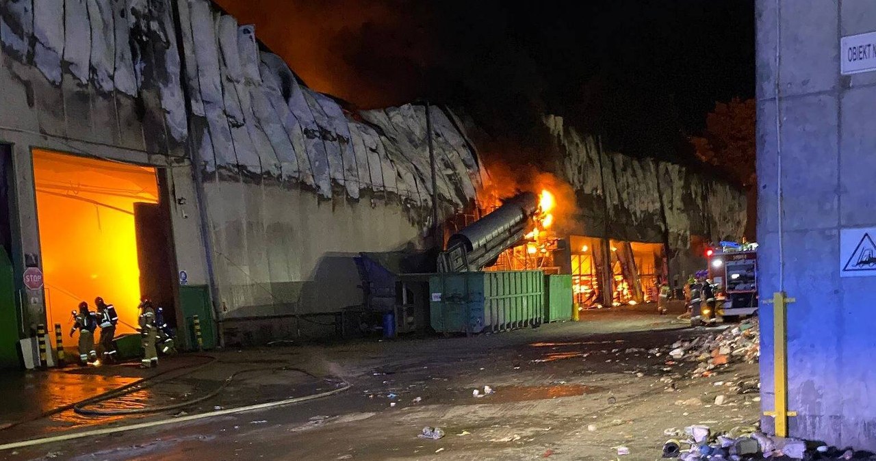 Pożar hali sortowni odpadów w Elblągu. Nie udało się jej uratować