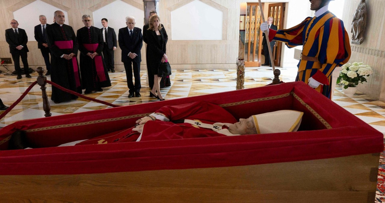 Trumna z ciałem papieża zostanie przeniesiona. Tak ma wyglądać uroczystość