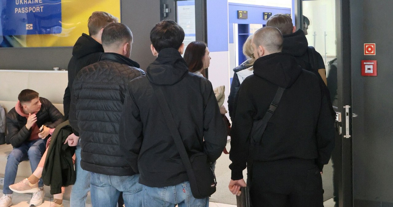 UE rozważa ograniczenia dla młodych Ukraińców w wieku poborowym