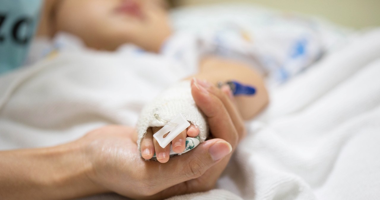 Uderzała w pośladki, po twarzy, głowie, uciskała rączki. Areszt dla matki 2-letniej dziewczynki