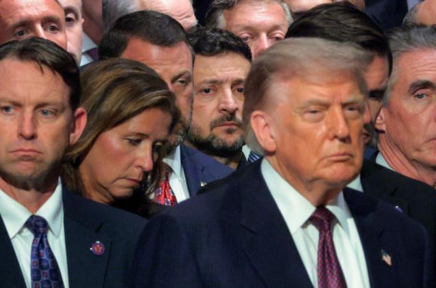 Trump zasnął na oczach całego świata? Nagranie z pogrzebu wywołało burzę w internecie