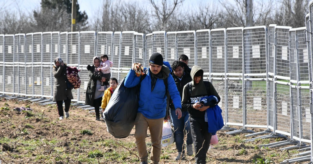 KE proponuje system odsyłania migrantów. "Zmieniamy zasady gry"