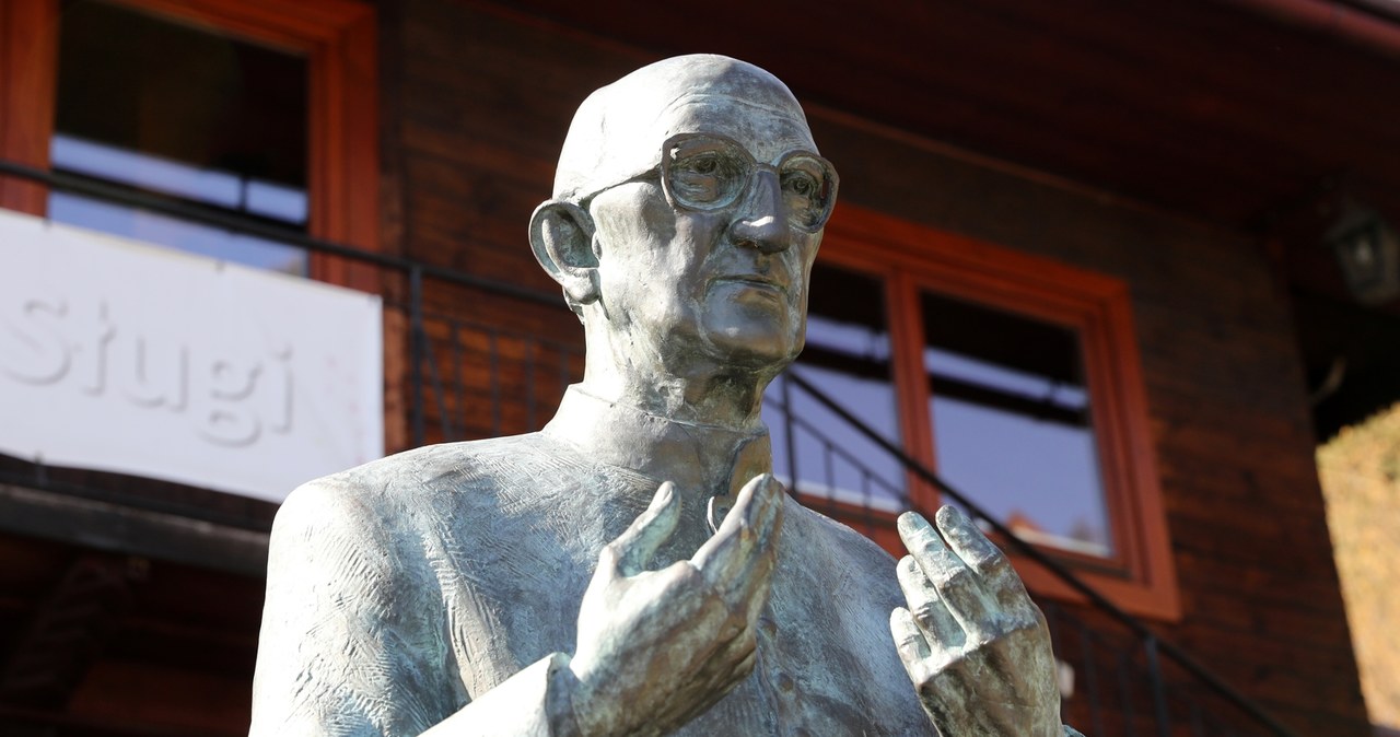 Pilne pismo ws. zwrotu odznaczenia. W tle tajemnicza śmierć słynnego księdza