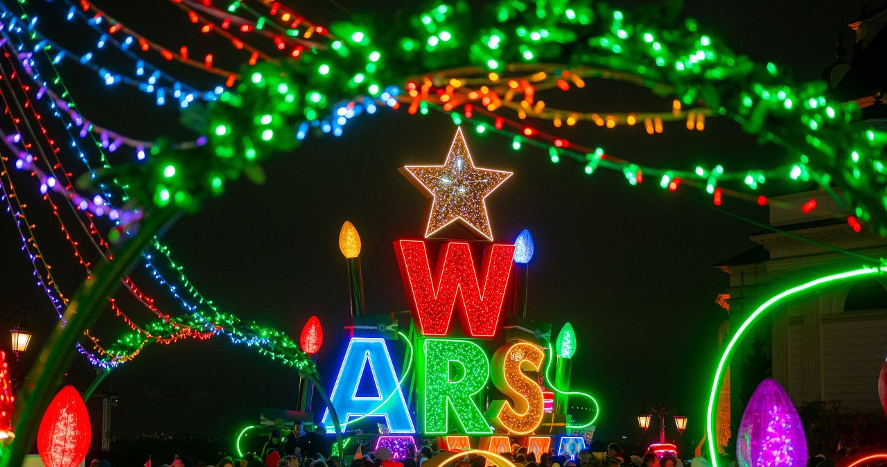 Ostatni taki weekend w Warszawie. Świąteczna iluminacja znika z Traktu Królewskiego