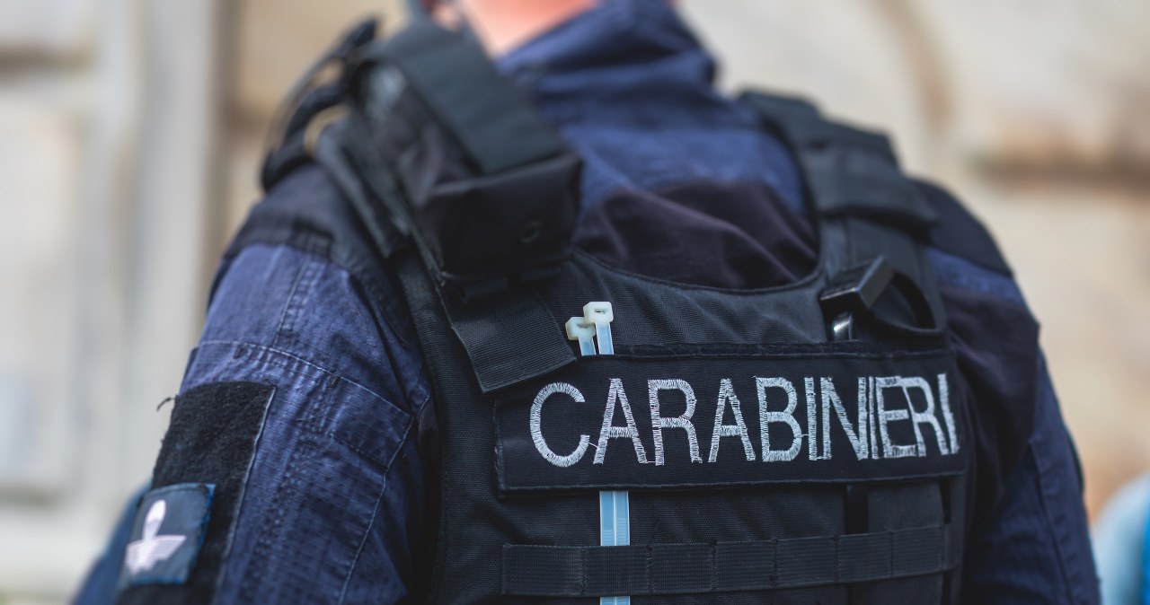 Niezwykłe odkrycie na południu Włoch. Karabinierzy skonfiskowali cenną płaskorzeźbę