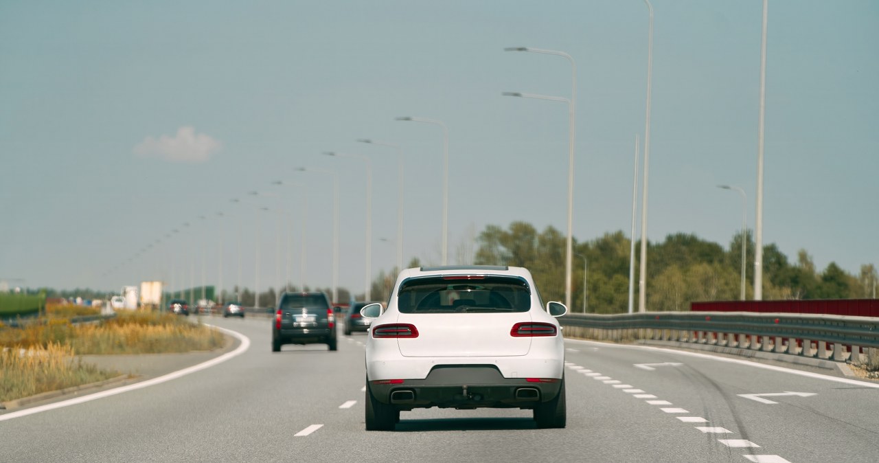 Zmiany w przepisach drogowych w Europie. Jak uniknąć wysokich kar?