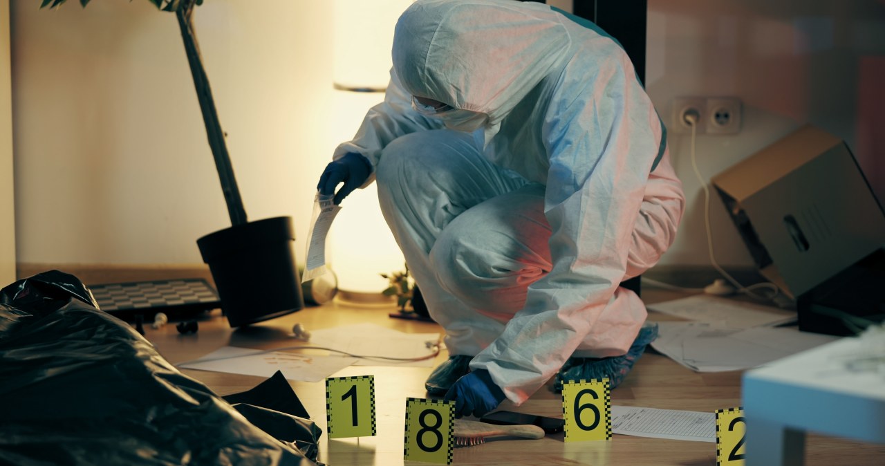 Zwłoki mężczyzny w mieszkaniu. Policja poszukuje zabójcy