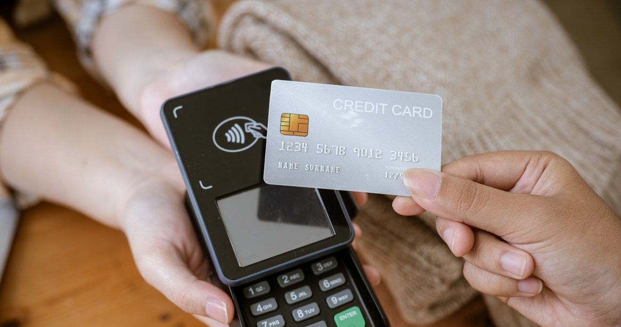 Podejrzane wydatki z karty miejskiej organizacji. Były burmistrz i rzecznik oskarżeni