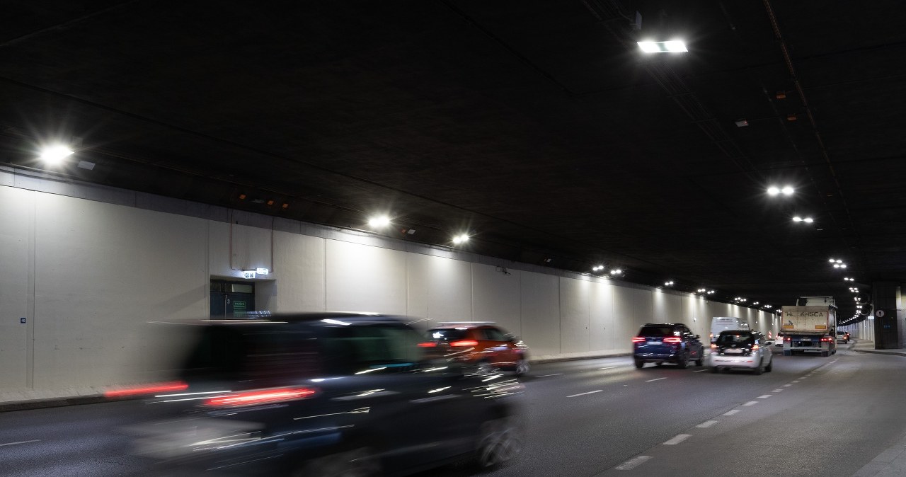 Koniec z szybką jazdą tunelem Wisłostrady. "Jeśli nie zwolnią, spotka ich kara"