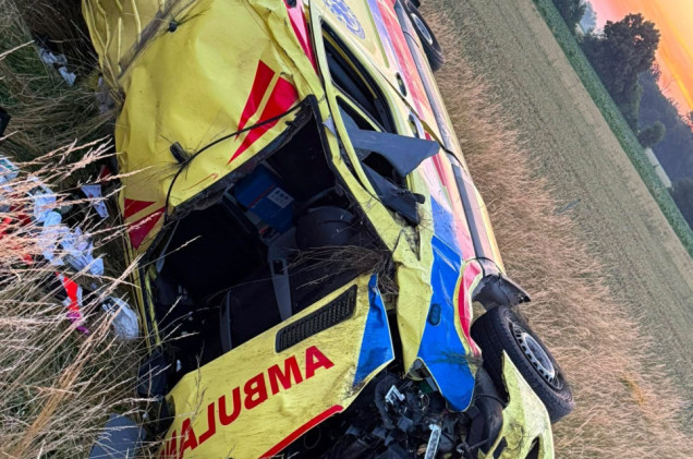 Groźny wypadek karetki pogotowia. Medycy są w ciężkim stanie