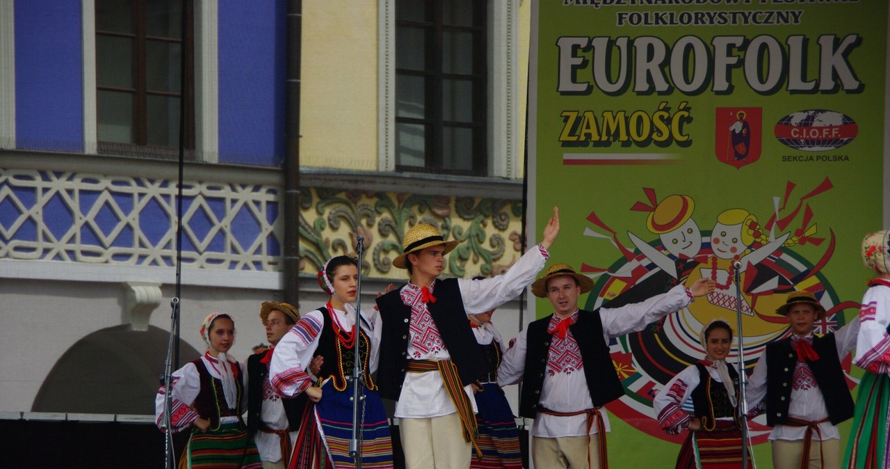 Rasistowski skandal w Zamościu: Groził śmiercią artystom, teraz jest poszukiwany