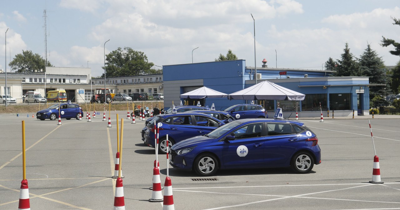 "Brawo", "olbrzymi błąd". Skrajne opinie o zmianach na egzaminie na prawo jazdy