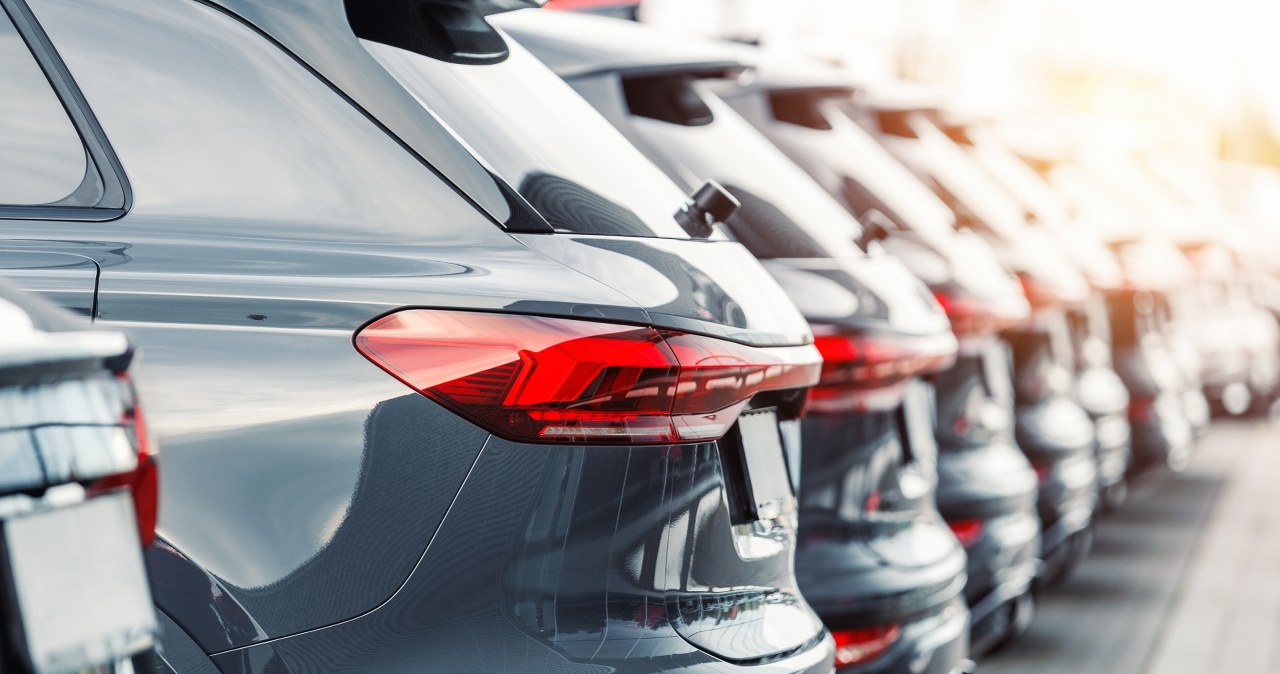 100 tys. nowych aut czeka na nabywców. Dostępne od ręki, z dużymi rabatami