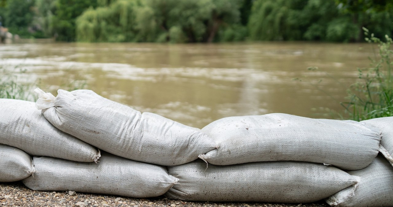 ​Zator lodowy na Wkrze. MSWiA: Sytuacja została ustabilizowana