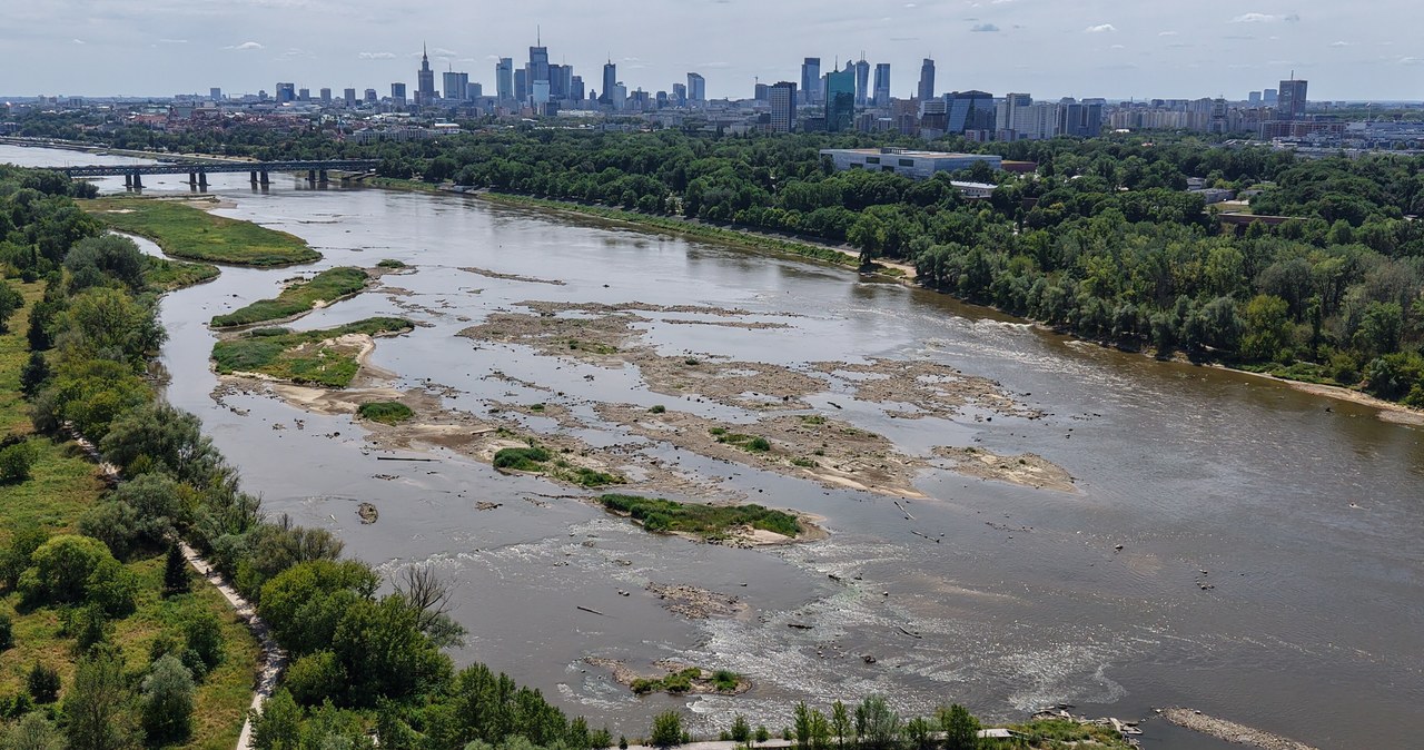 Wisła znika z Warszawy? Niewiarygodnie niski poziom wody