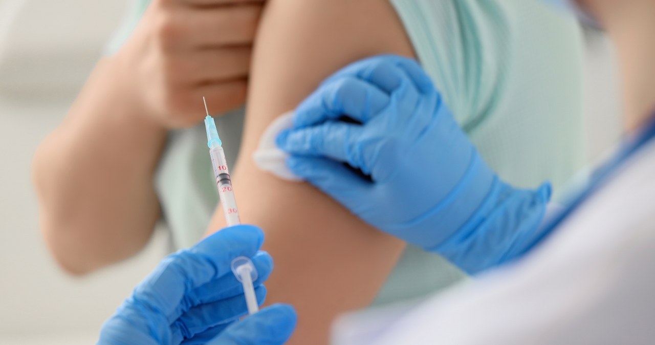 Zagrożenie pandemią ptasiej grypy realne? Pierwsi ochotnicy otrzymali szczepionkę