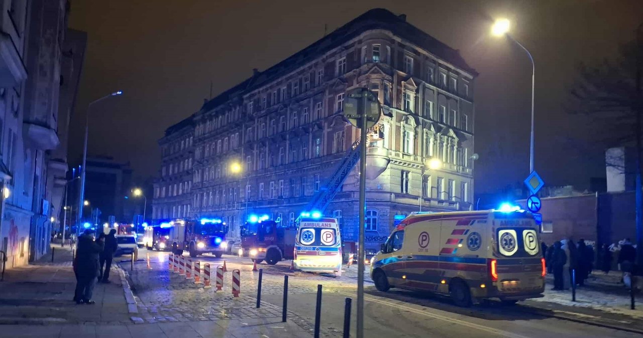 Nocny pożar we Wrocławiu. Ewakuacja i trzy osoby w szpitalu