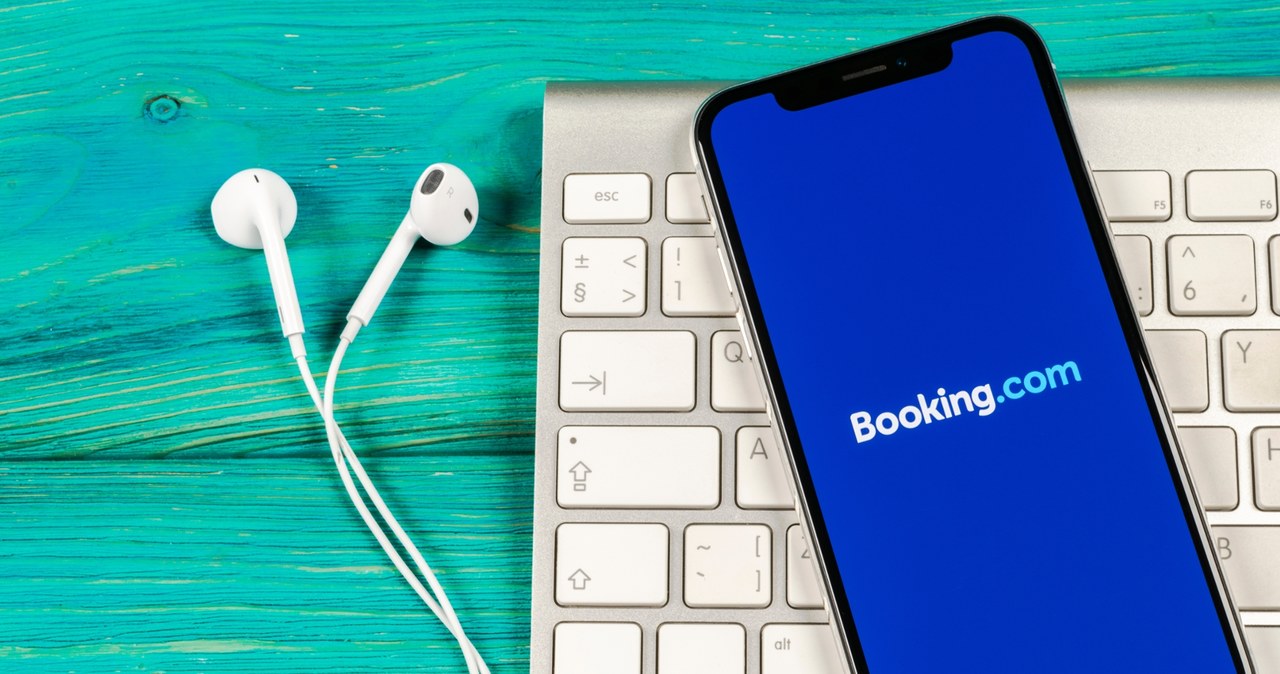 Booking.com pod ostrzałem. Pozwy i masowe zwolnienia
