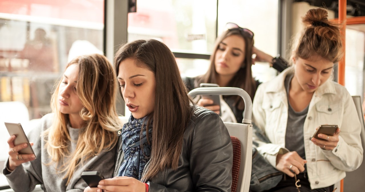 Koniec głośnych rozmów przez telefon w krakowskiej komunikacji miejskiej