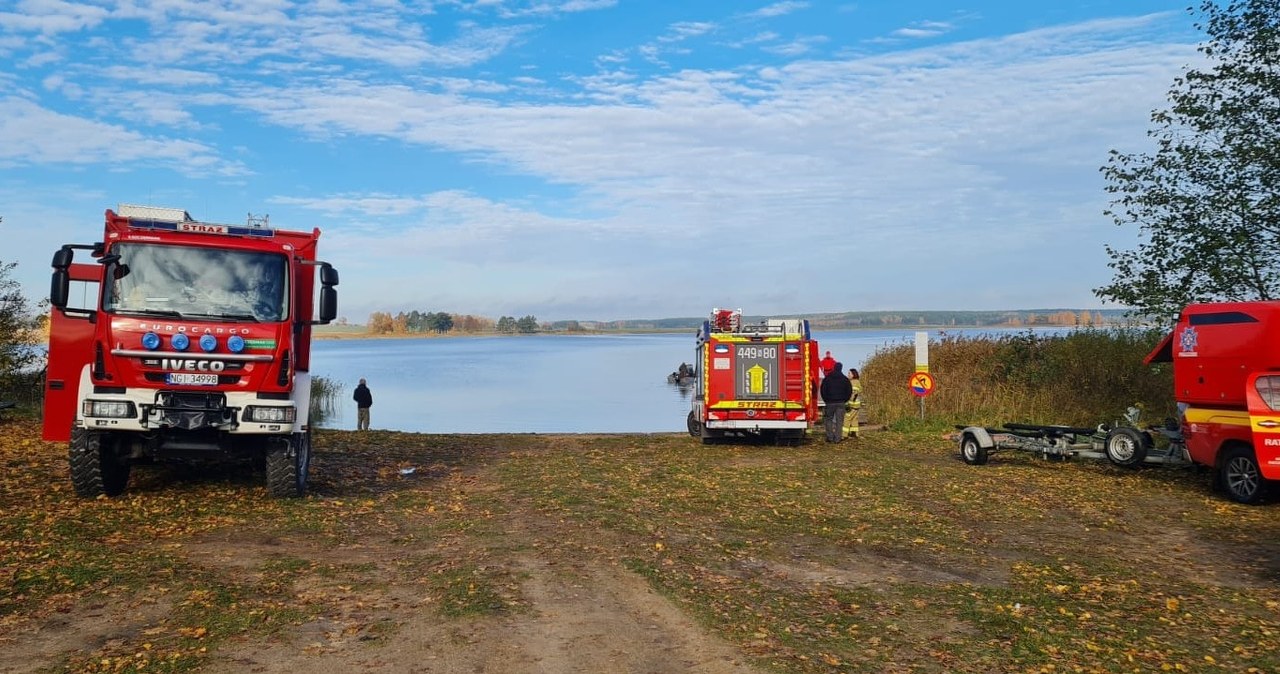 Zaginęli bez śladu na Mazurach. Ciała dwóch braci wyłowione z jeziora