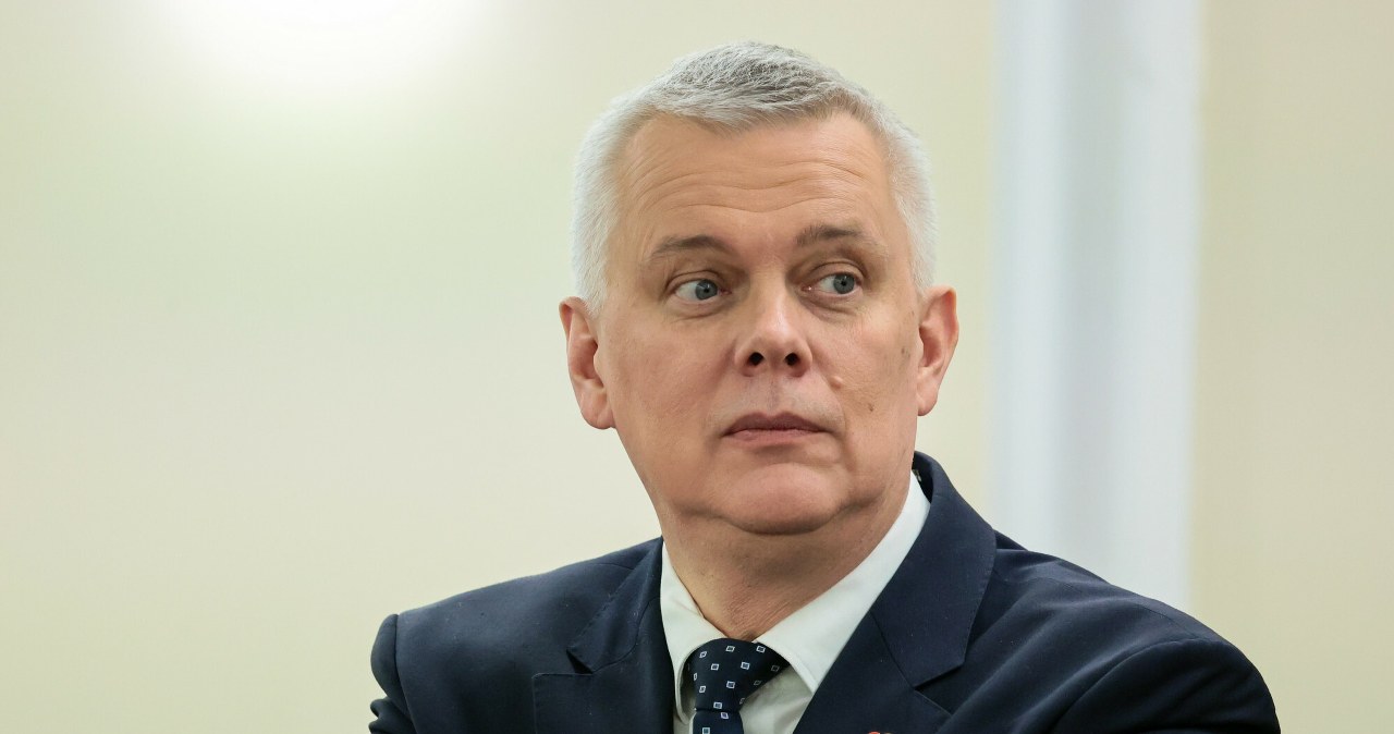 Funkcjonariusze ABW i SKW bez awansu, ale z dodatkami. Siemoniak ogłasza