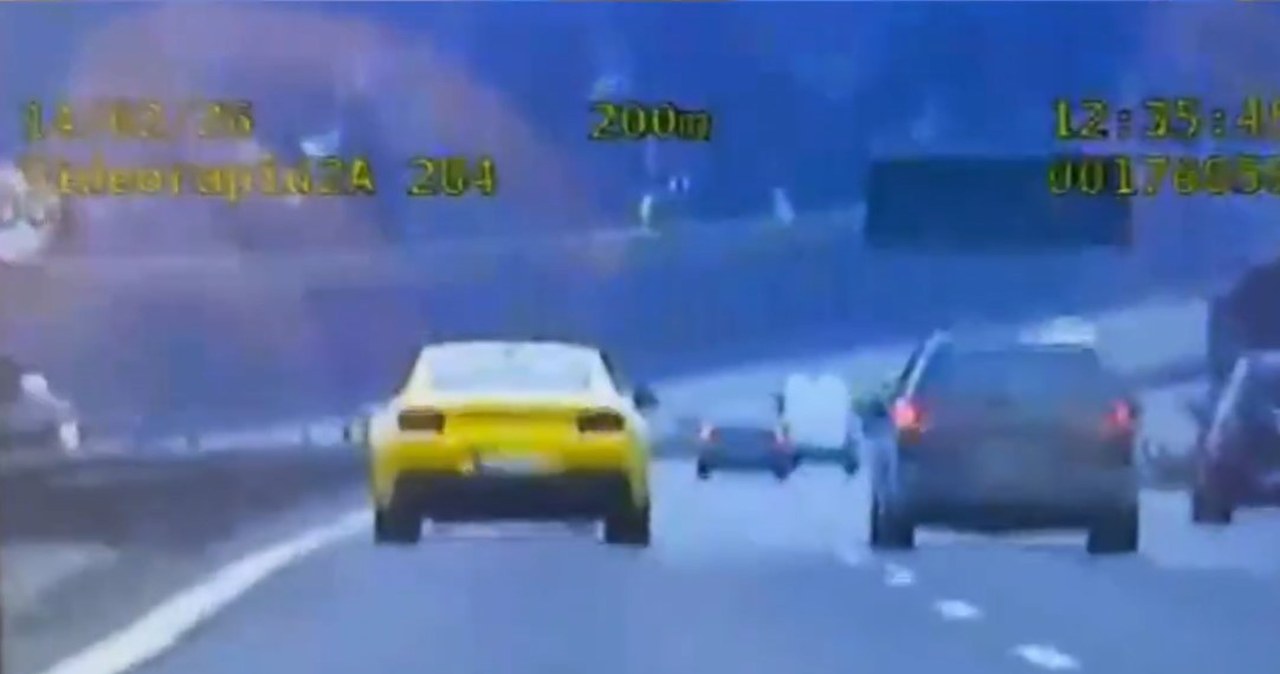 2500 zł mandatu dla kierowcy żółtego Mustanga. Zatrzymał go nieoznakowany radiowóz