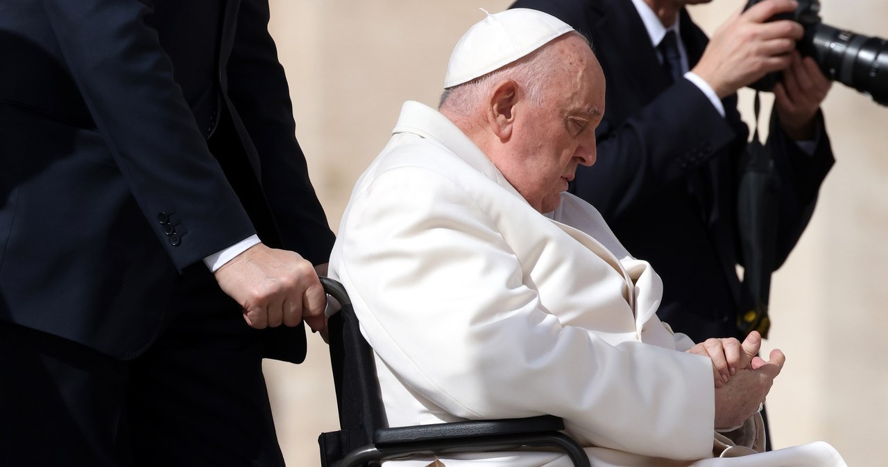 Pierwsze takie zdjęcie. Papież Franciszek w szpitalnej kaplicy